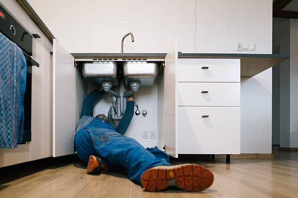Professional Leak Detection technician working in Edinburg, IL